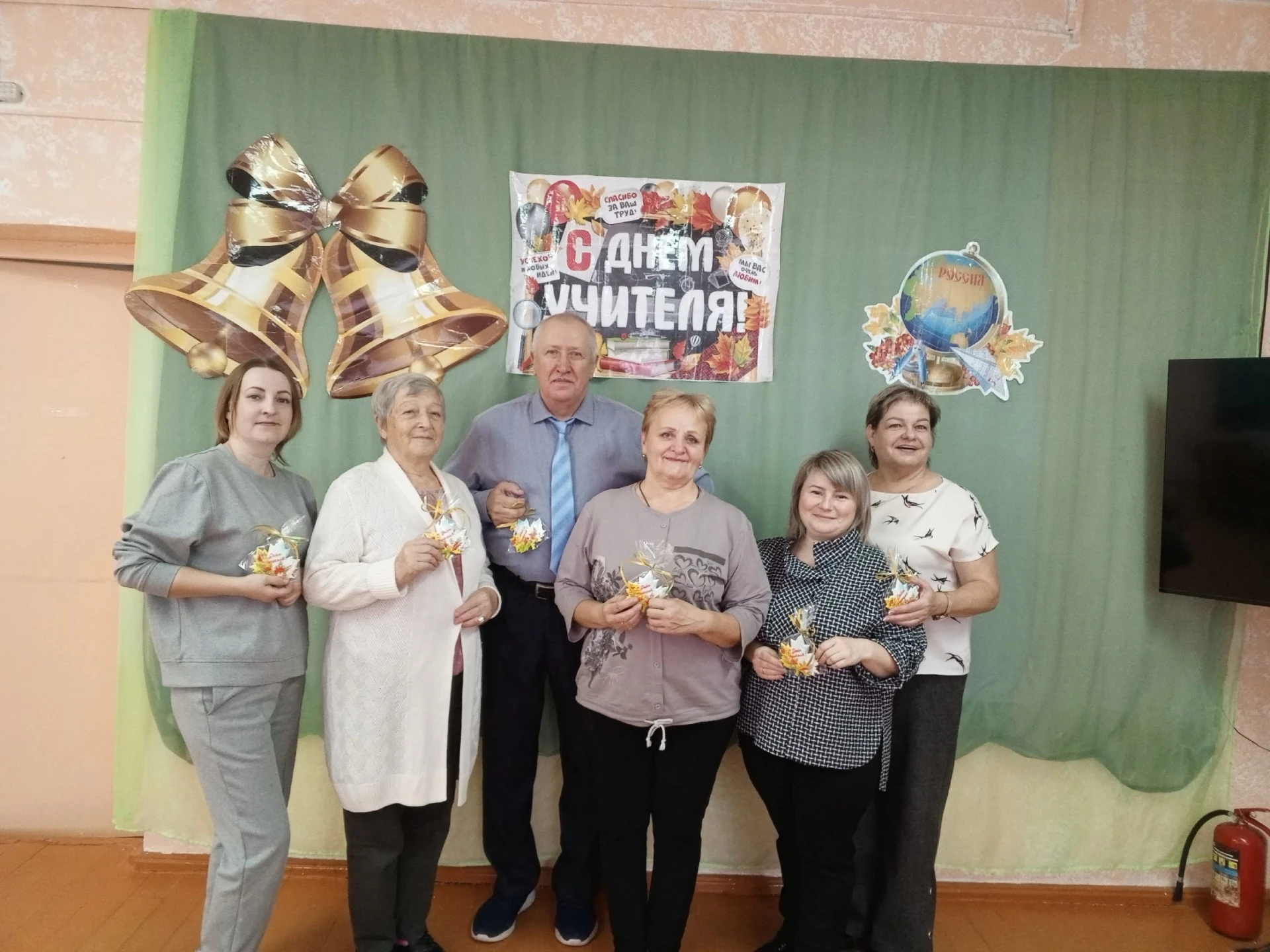 ❤️🏫 ШКОЛЫ УЖЕ НЕТ, А УЧИТЕЛЬСКАЯ ДРУЖБА ЖИВЁТ! ТРОГАТЕЛЬНАЯ ВСТРЕЧА В ЛУЗЕ