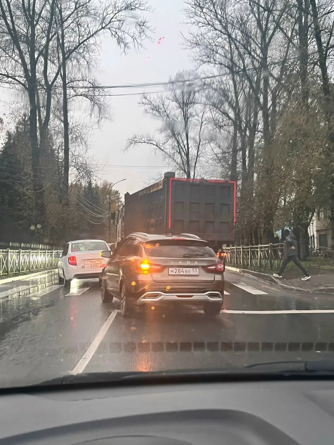 ДТП на Великой. Лучше объезжать стороной, пробки огромные.