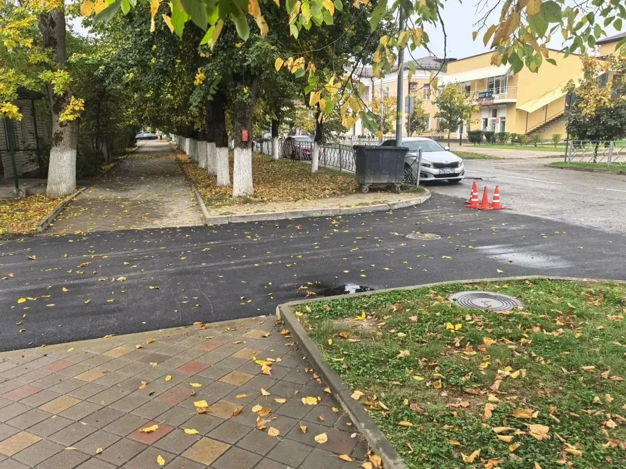 В Апшеронске заасфальтировали подъездной путь к детской поликлинике