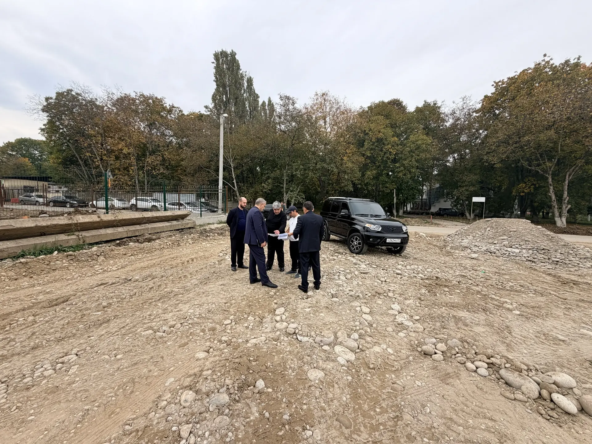 В Нальчике проинспектировал улицу Малую в границах больничного городка в микрорайоне Ду...