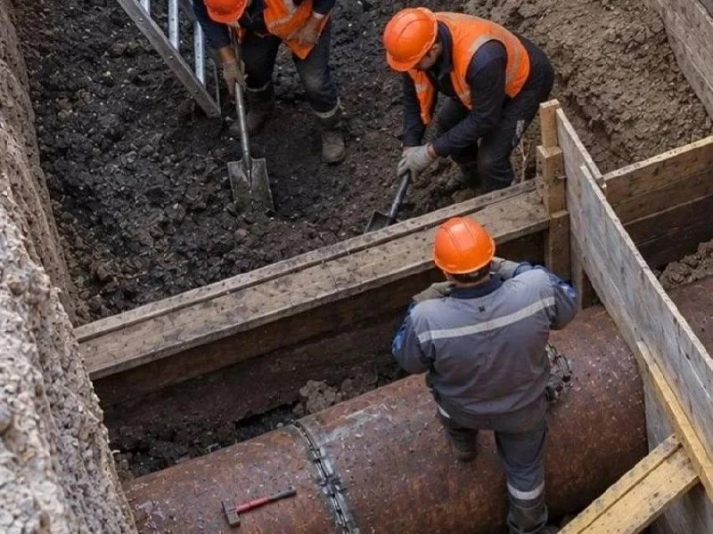 🚧 В центре Воронежа завершили ремонт повреждённого канализационного коллектора на улиц...