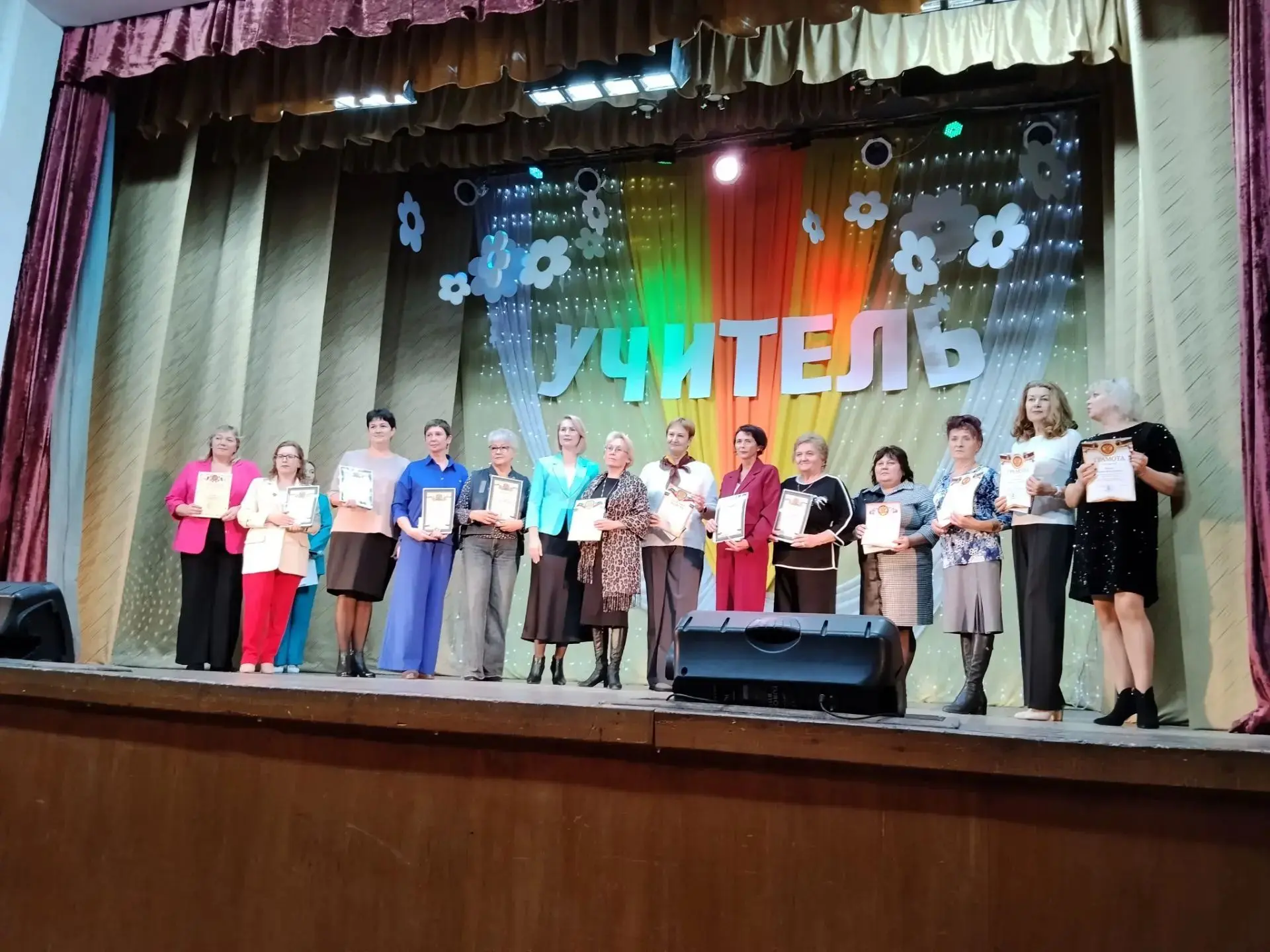 Сегодня на торжественном мероприятии, посвящённом Дню Учителя сотрудникам нашего садика...