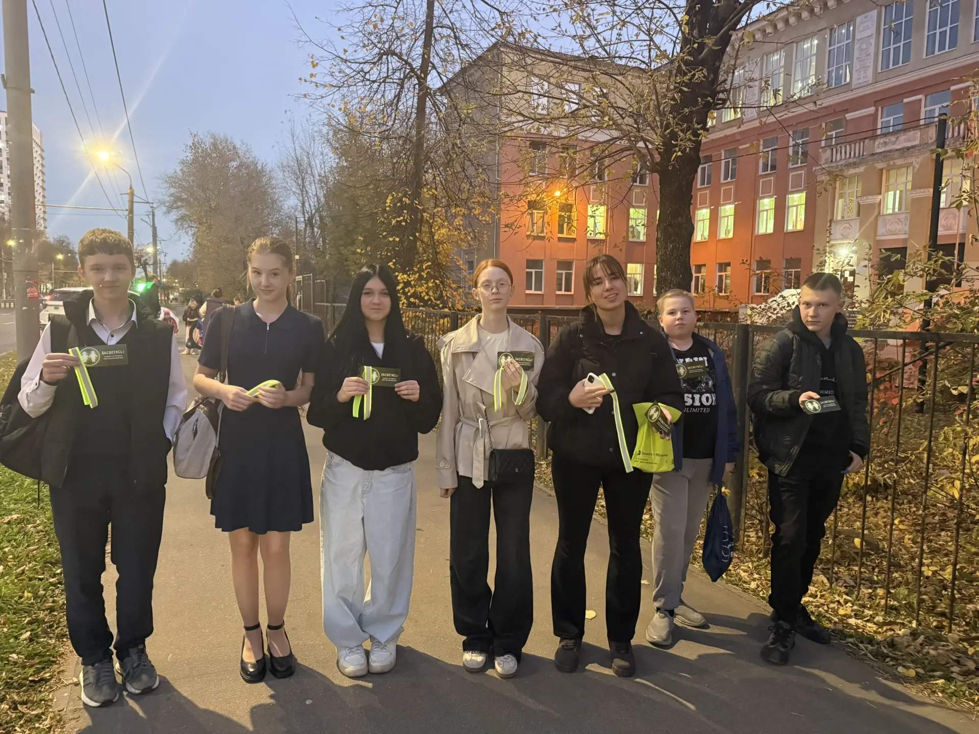 🚦 Учащиеся 8А и 9А классов приняли участие в акции «Засветись!»