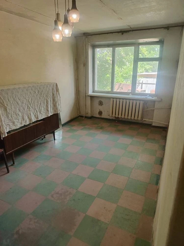 Продам 2-х комнатную квартиру (под ремонт) г.Луганск Каменнобродский район (остановка б...