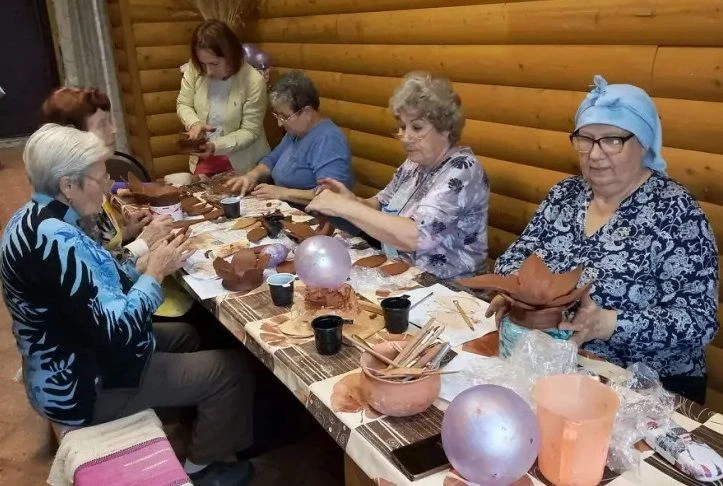 В Доме народных ремесел «Берегиня» продолжается творческий процесс! Участники клуба «Ма...