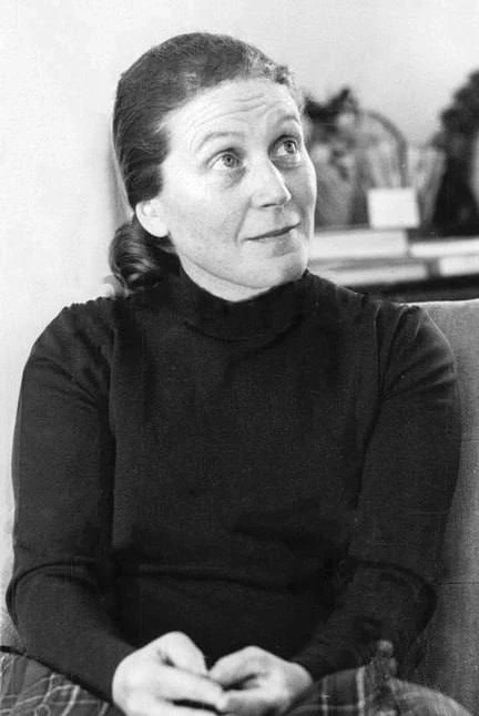 На первом фото - Светлана Аллилуева (1926-2011), урожденная Джугашвили, дочь Сталина, с...
