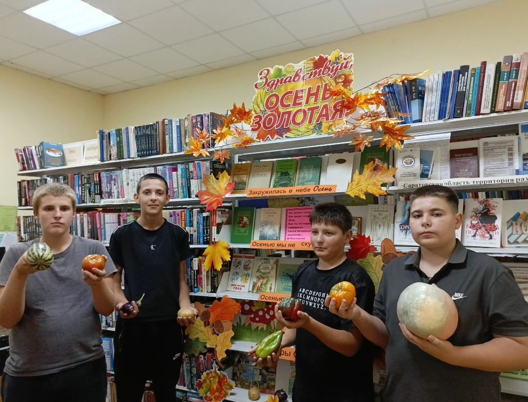 Библиотекарь Хрущёвской сельской библиотеки Косьяненко Людмила Владимировна организовал...