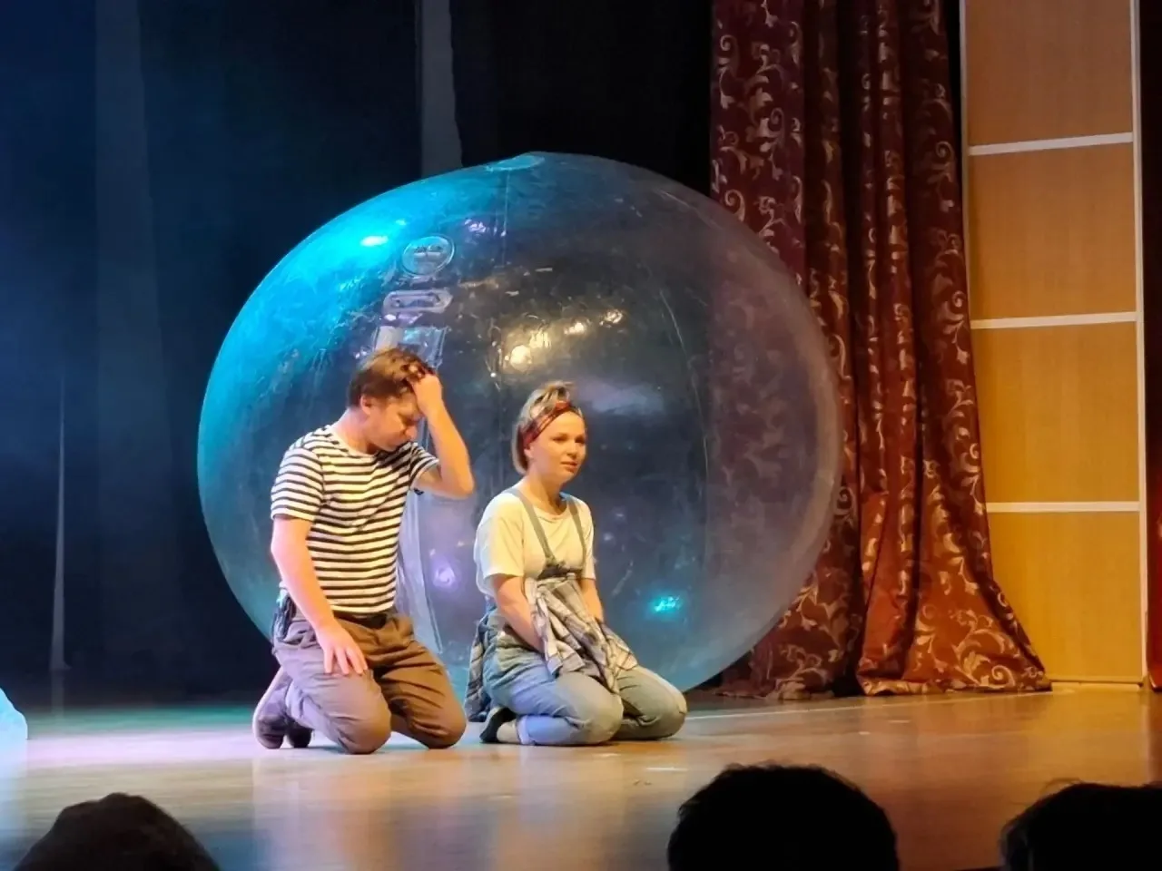 🎭🏛️ Спектакль-откровение: наши одиннадцатиклассники прикоснулись к настоящему театрал...