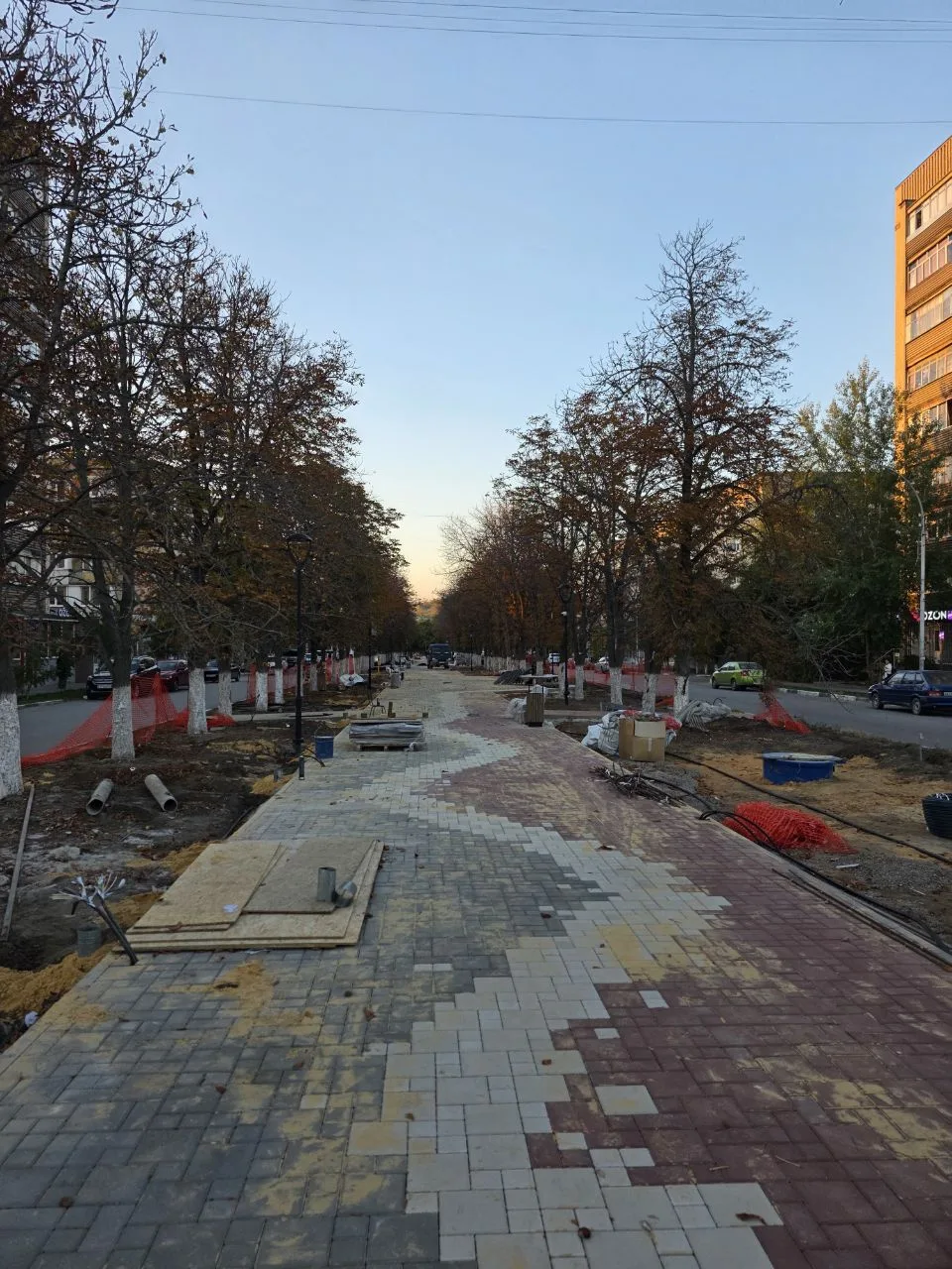 📷 На проспекте Металлургов полностью завершили укладку плитки