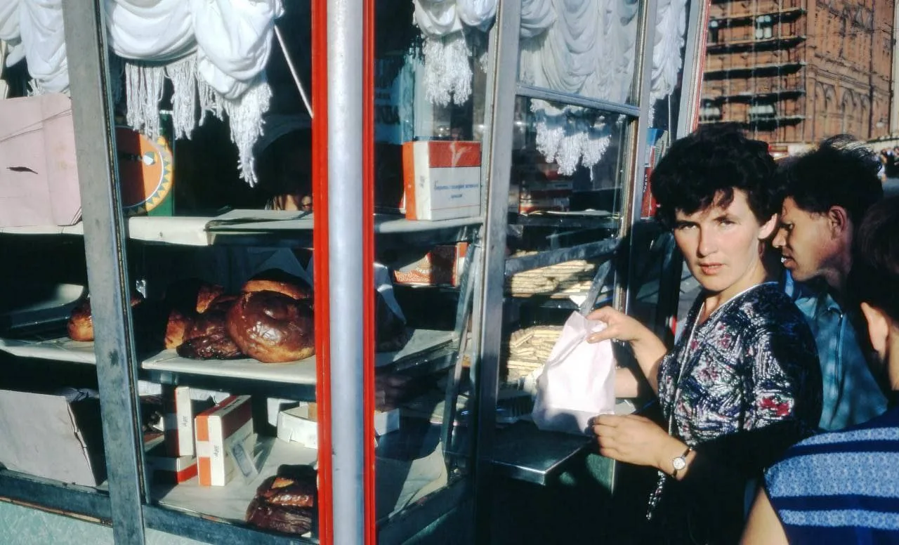 Ассортимент киоска у гостиницы Москва, 1972 год.