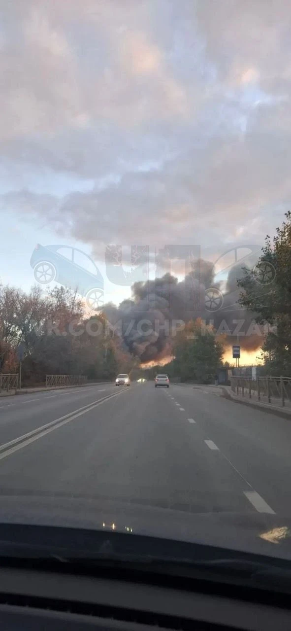 ❗️Сильный пожар разгорелся утром на складе на Магистральной