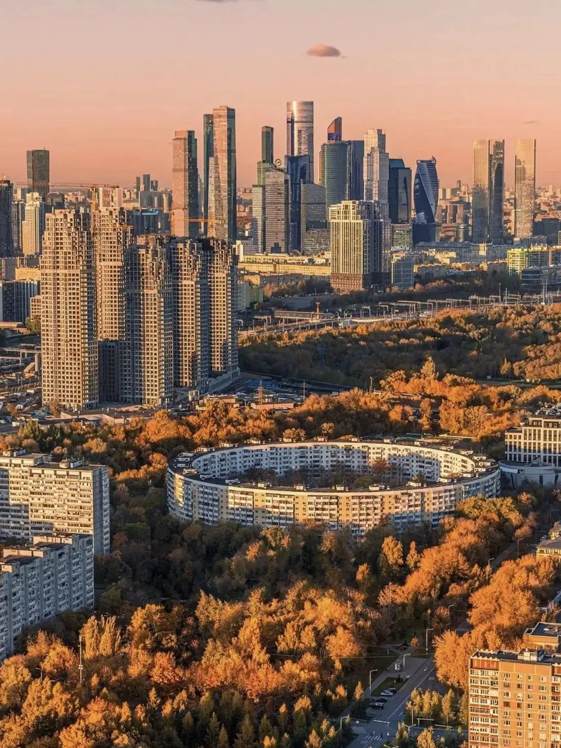🍂Осенняя Москва будто сошла с открытки.