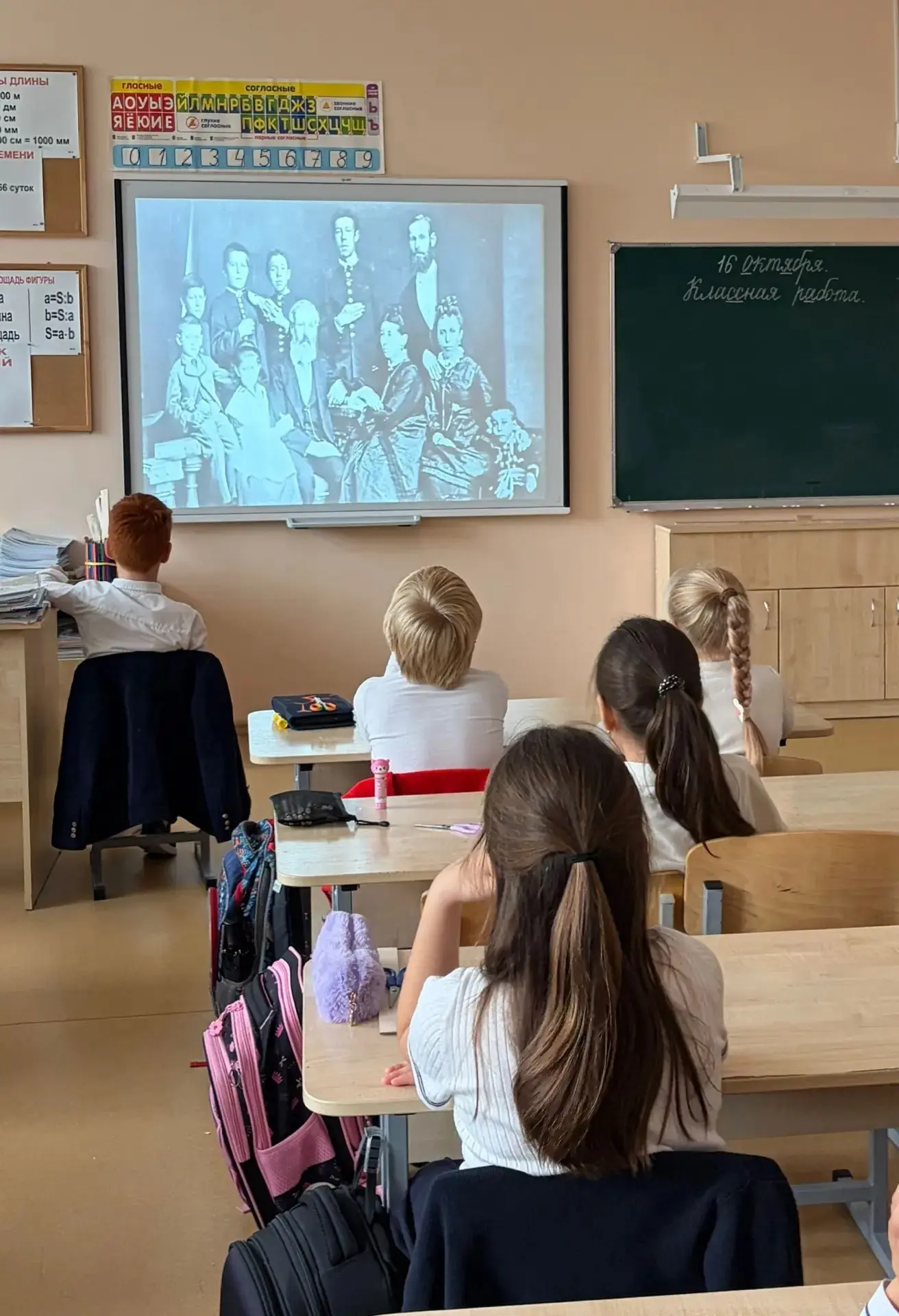 📚 В преддверии Дня отца  для учащихся 2 «В» класса 16 октября прошли творческие посиде...