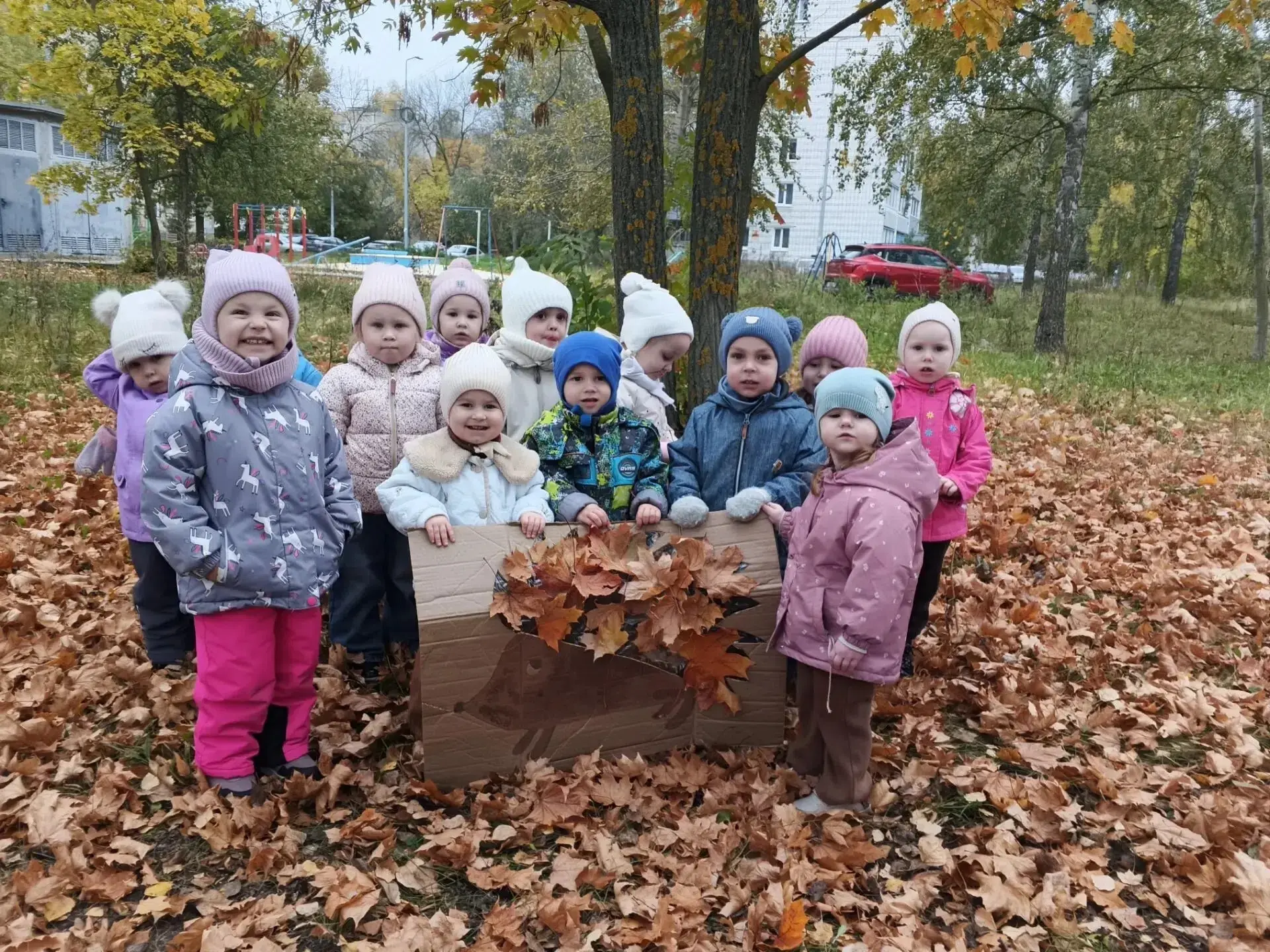 🍂 🦔  Наши самые маленькие воспитанники провели невероятно тёплое и творческое занятие...