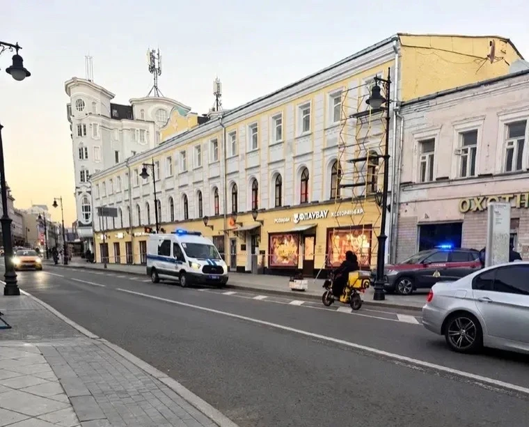 🚨 Вчера на Мясницкой перекрыли дорогу из-за подозрительного предмета