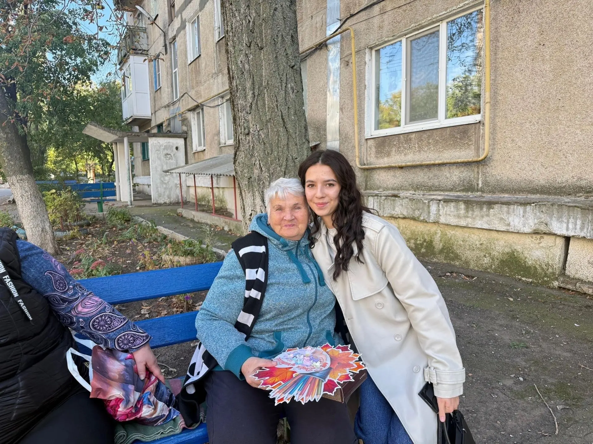 Юные активисты Ждановки навестили учителей-ветеранов Ждановки