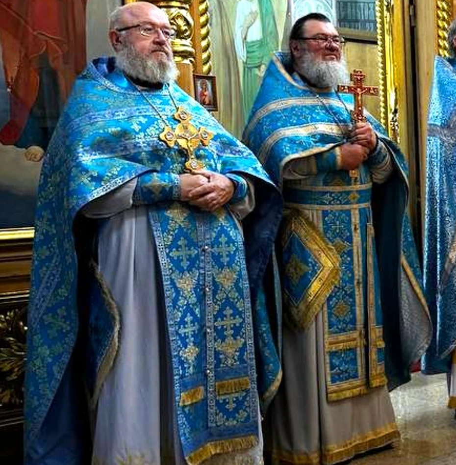А вчера на вечерней службе и сегодня на праздничной Литургии с нами сослужил мой брат н...