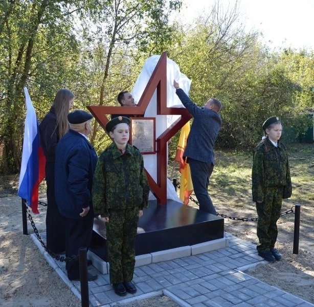 В Алатыре открыли памятник начальнику местного уголовного розыска НКВД Николаю Яковлеву...