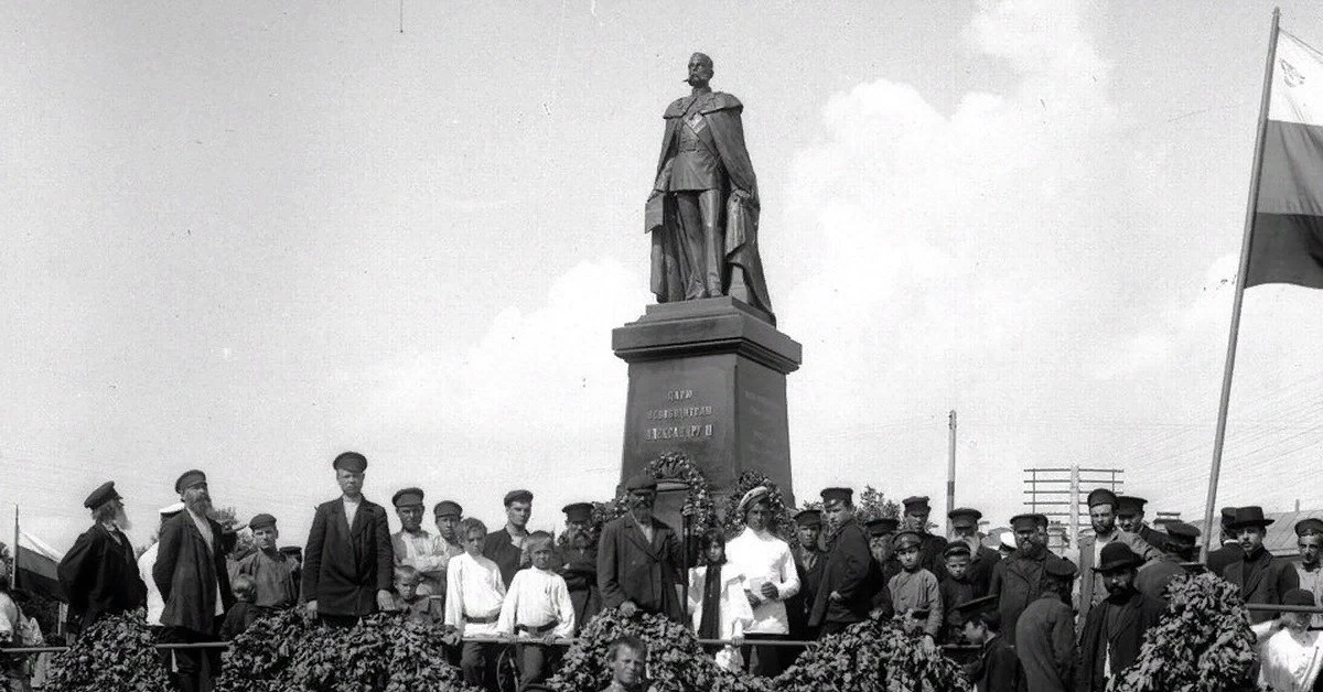 👑 Куда делся памятник императору с главной площади Нижнего Новгорода ❓