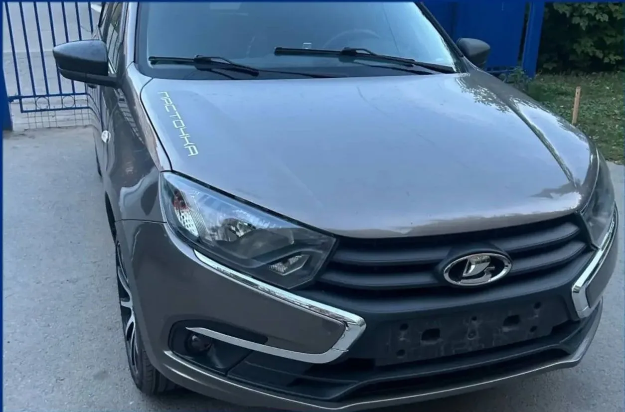 👀🚗 Во дворе дома № 136 по ул. Ленина в г. Волжский исчез передний государственный ном...