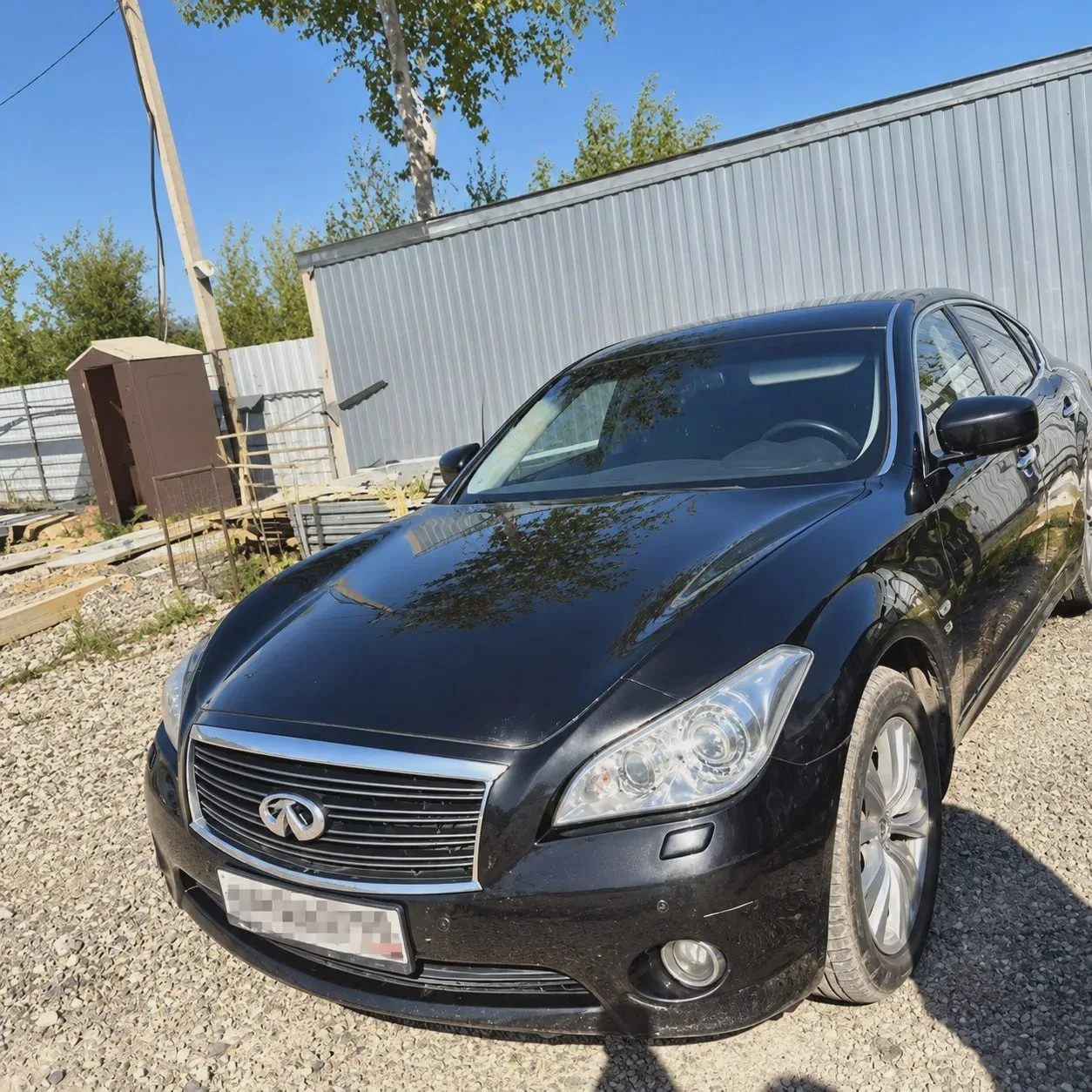 Infiniti должника выставили на торги