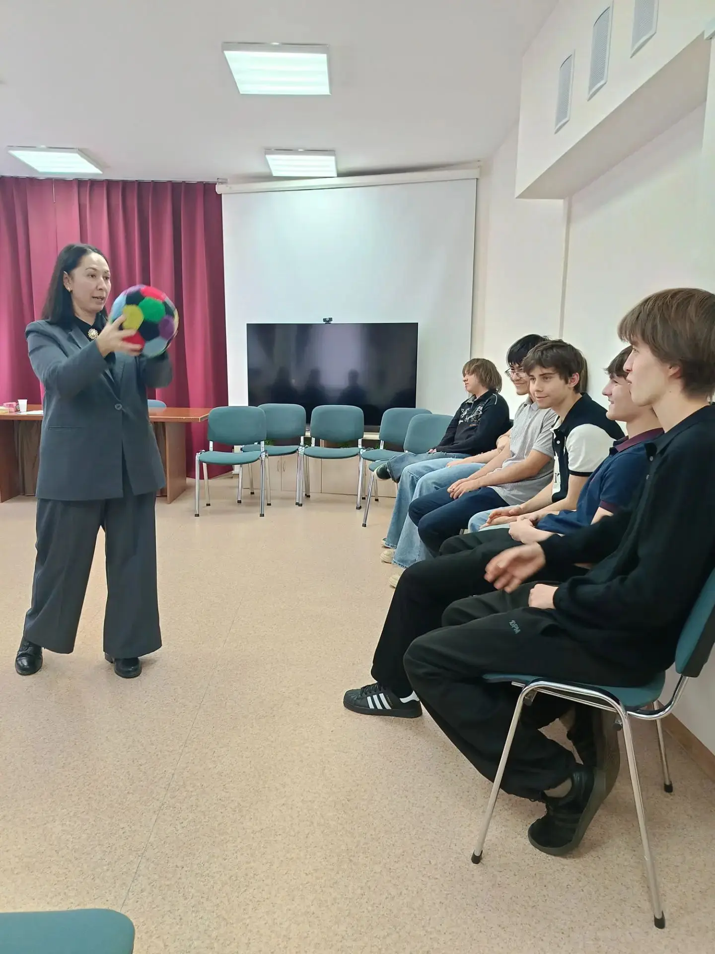 Студенты группы 25‑23(П) совместно с преподавателем психологии Загретдиновой Н.Н посети...