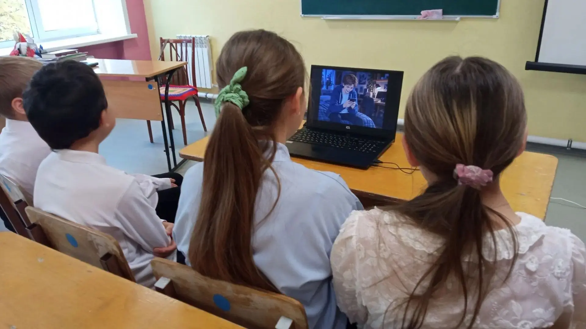 12 октября в нашей школе состоялось занятие из цикла «Разговоры о важном» на тему «Безо...