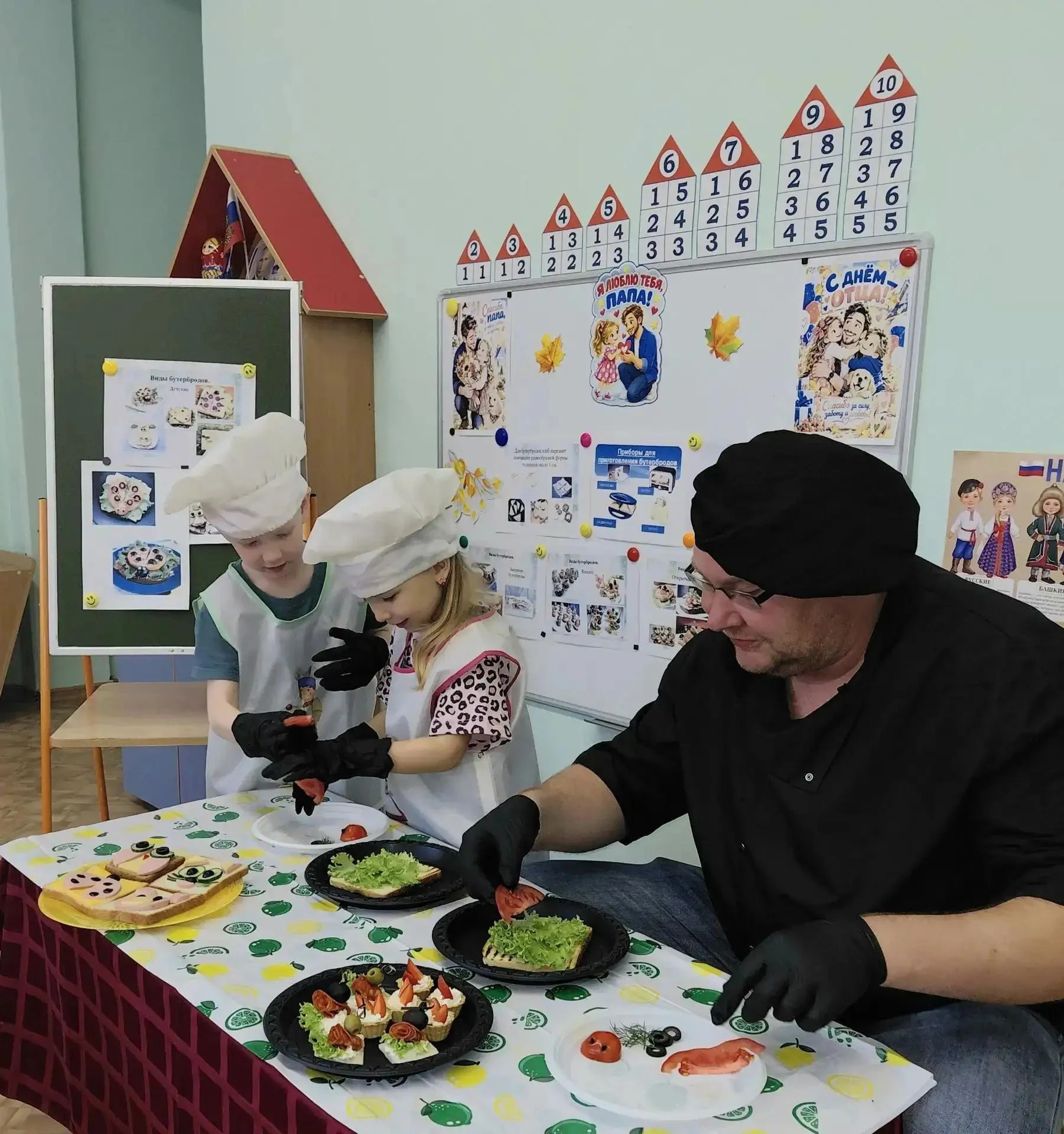 В рамках фестиваля ,,Мастерславль,, посвященного Дню отца в детском саду  проходят инте...
