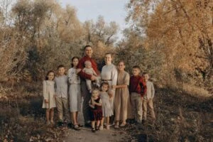 Девять детей, домра и симфония уюта: сибирская семья покорила столицу виртуозным жизнел...