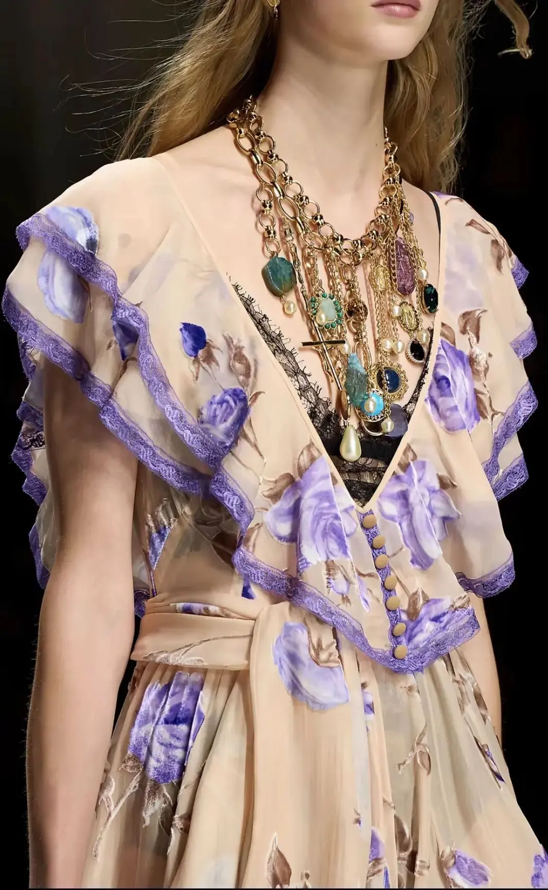 DOLCE&GABBANA SS27: КРУЖЕВО, ЖАККАРД И СЕМЕЙНЫЕ ИСТОРИИ.