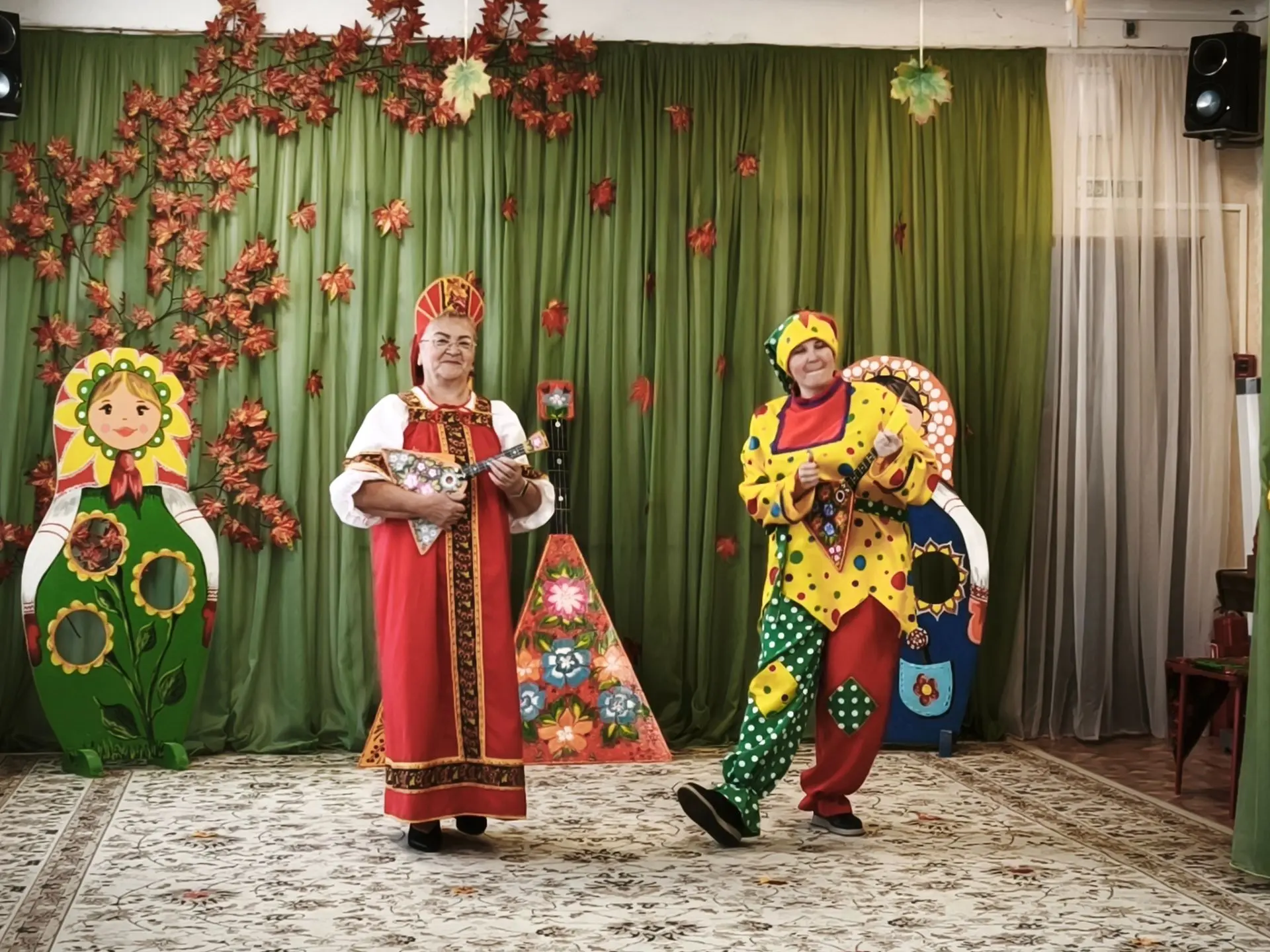 На Руси принято весну и лето провожать, а осень щедрую встречать. Вот и сегодня в подго...