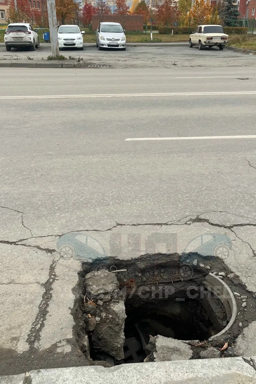 ❗️Будьте внимательны! Сегодня жители увидели открытый колодец на улице Зальцмана, напро...