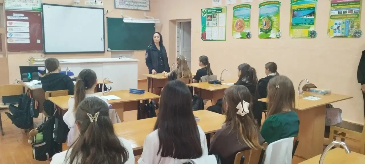 В нашей школе в рамках месячника правовых знаний в гостях побывали настоящие профессион...