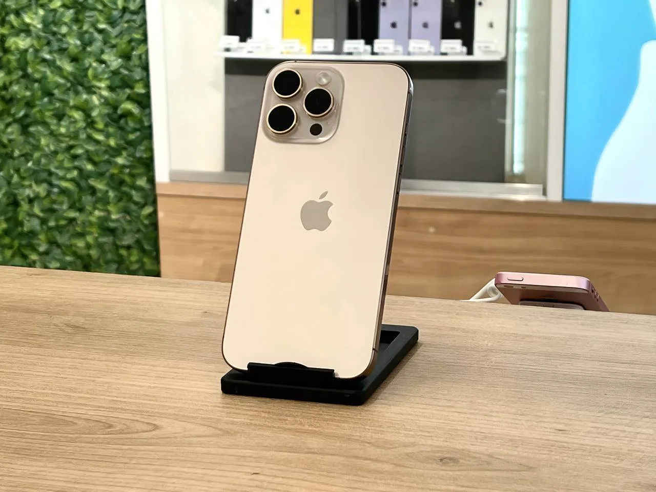 Apple iPhone 16 Pro 128Gb Desert Titanium