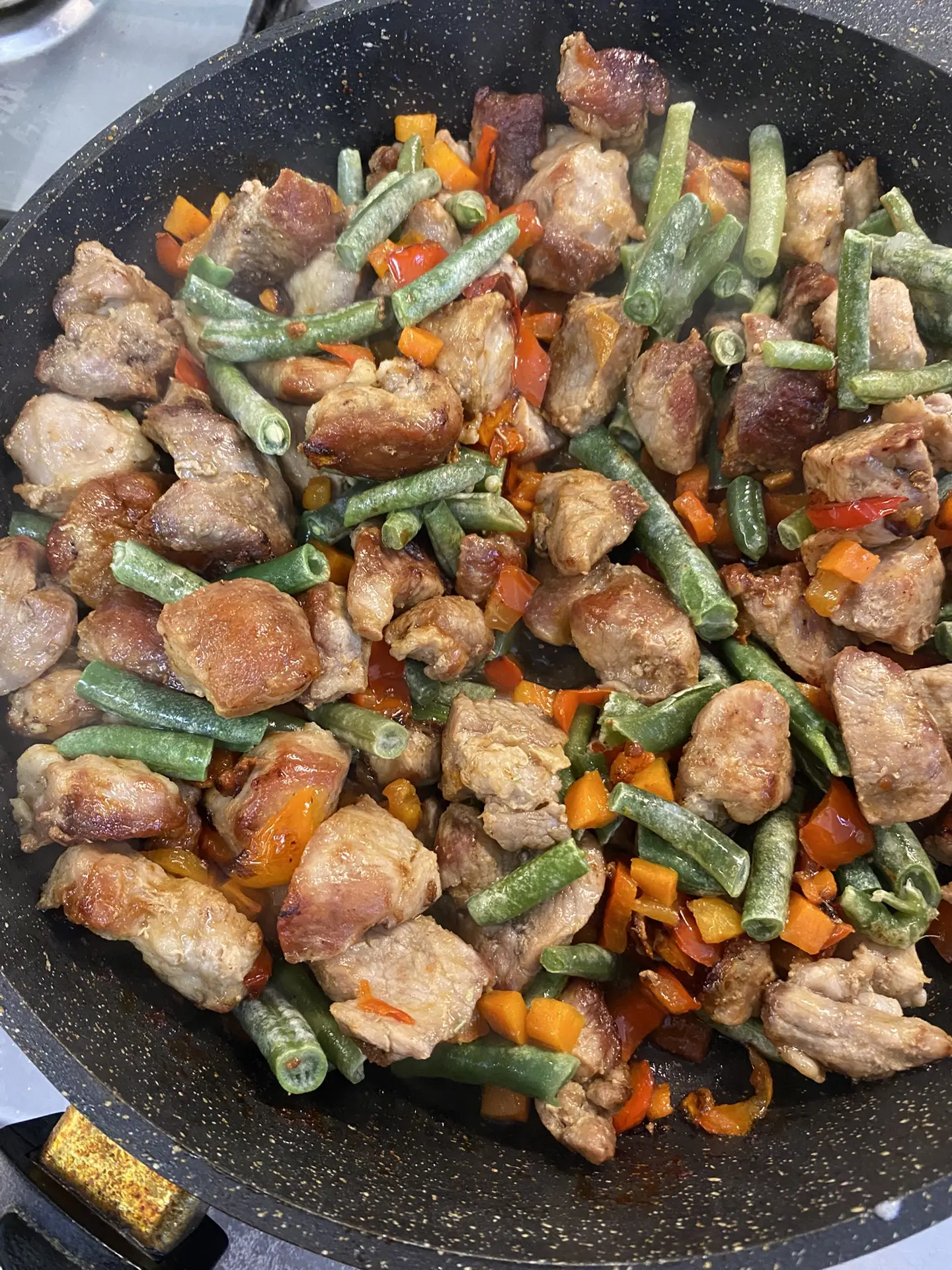 Свинина, тушеная с овощами