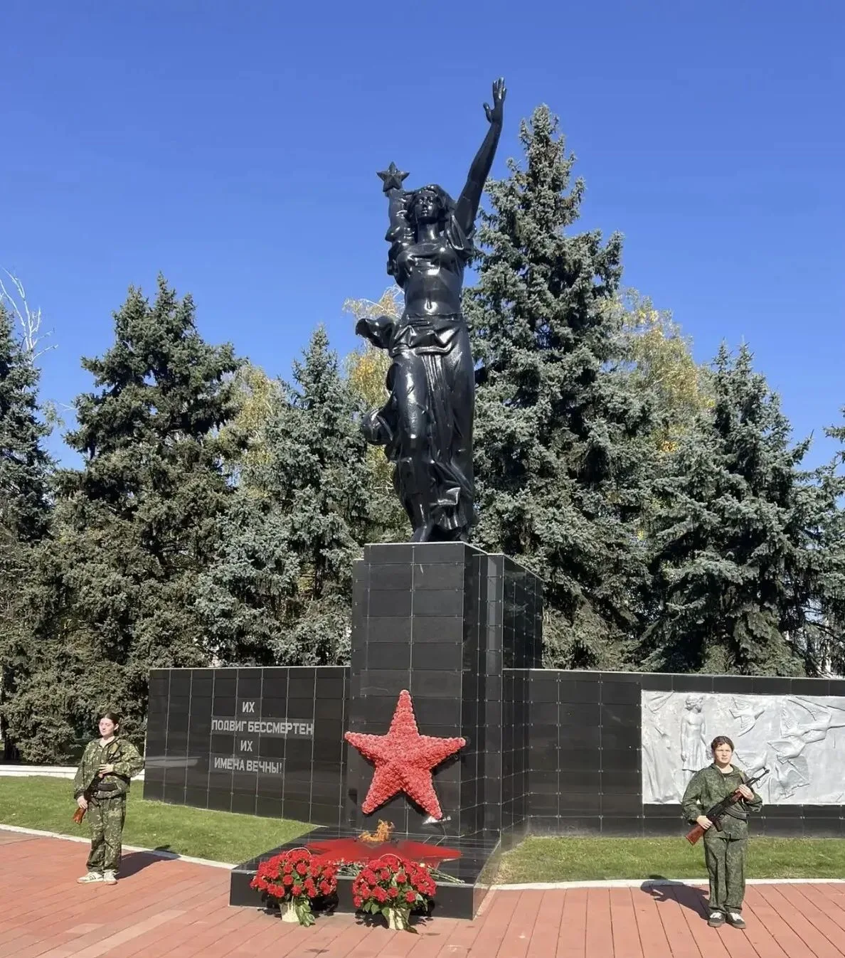 Пост № 1: юные часовые у Вечного огня🕯