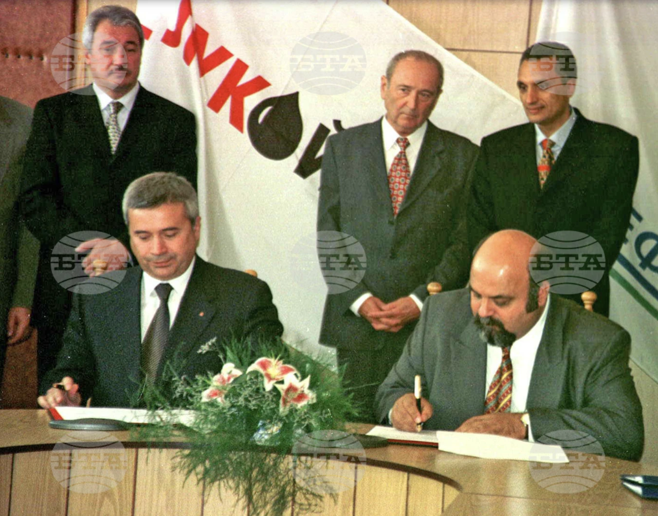 В Болгарии вспоминают как 12 октября 1999 года Агентство по приватизации Болгарии подпи...