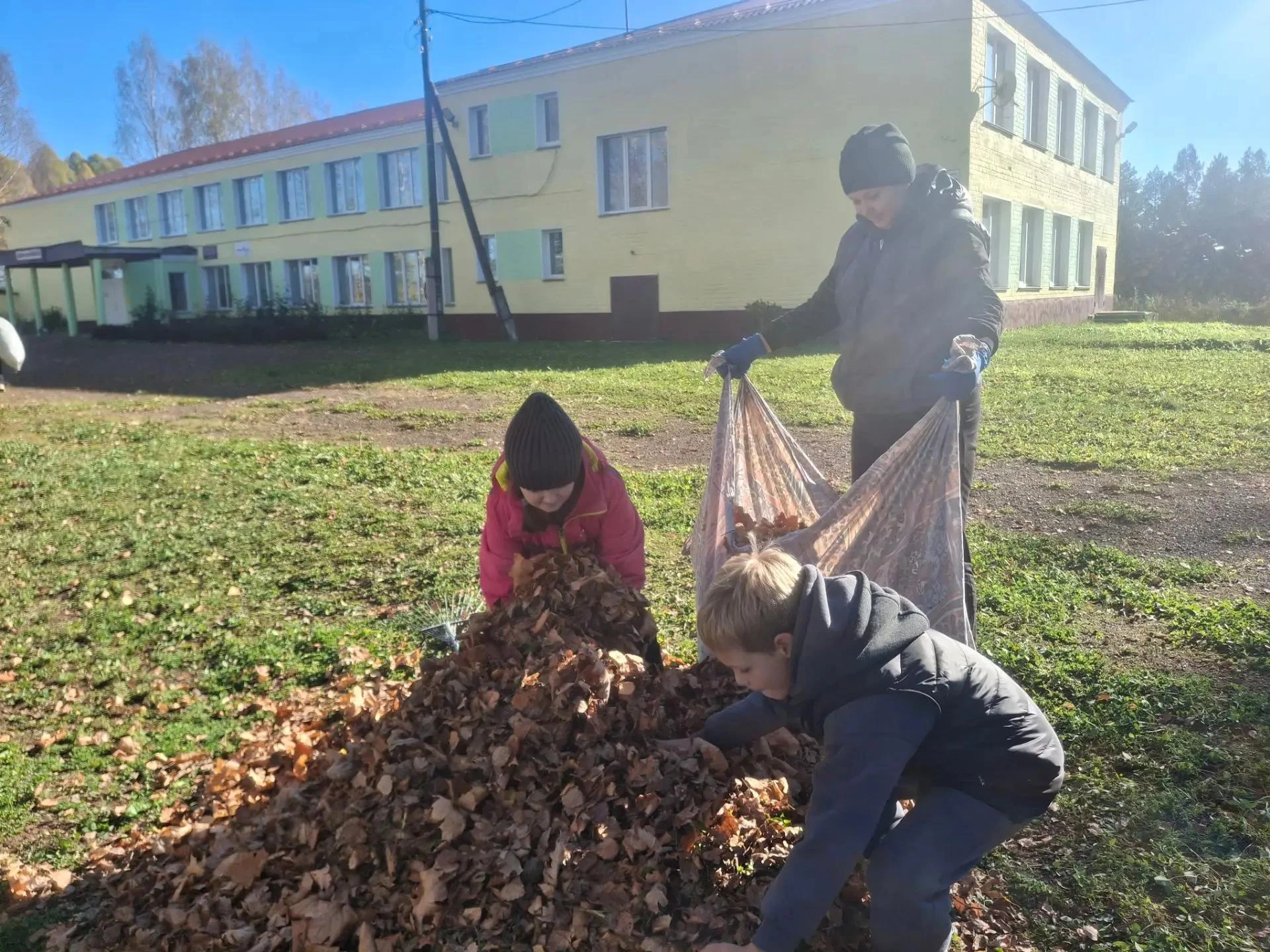 Общешкольный субботник: наводим порядок вместе! 🍂🧹