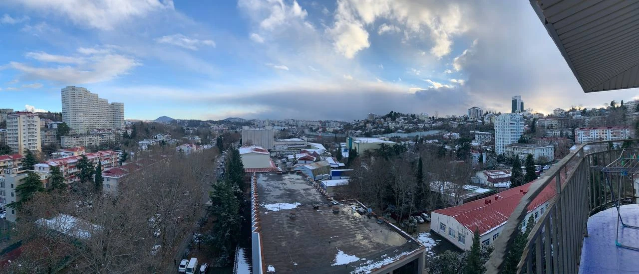 Продается просторная 2-к квартира.