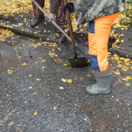 В Горно-Алтайске завершают уборку улиц перед зимой