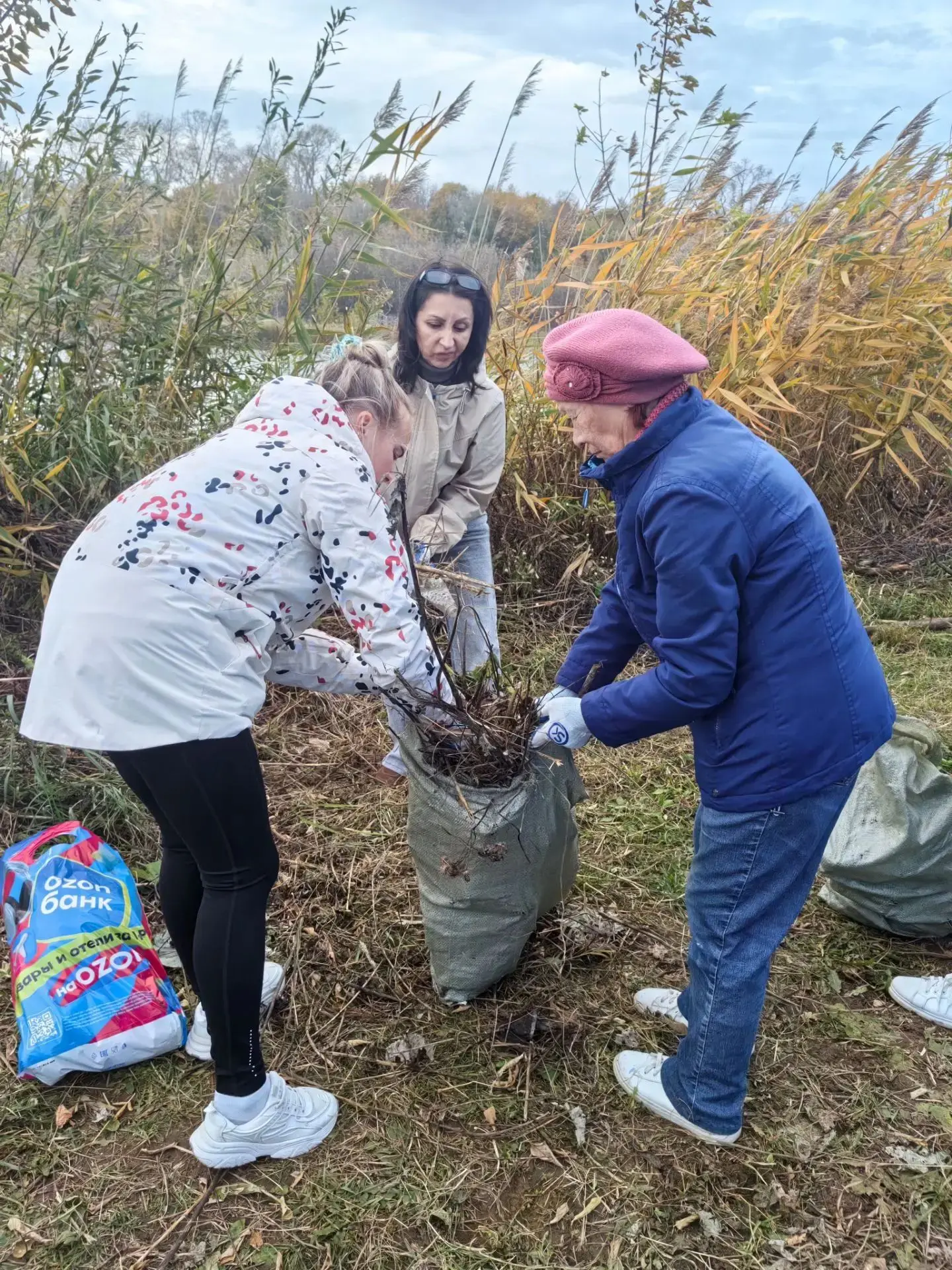 🌿 Руководители ТОС и активисты Greenway провели экологический субботник на пешеходном ...