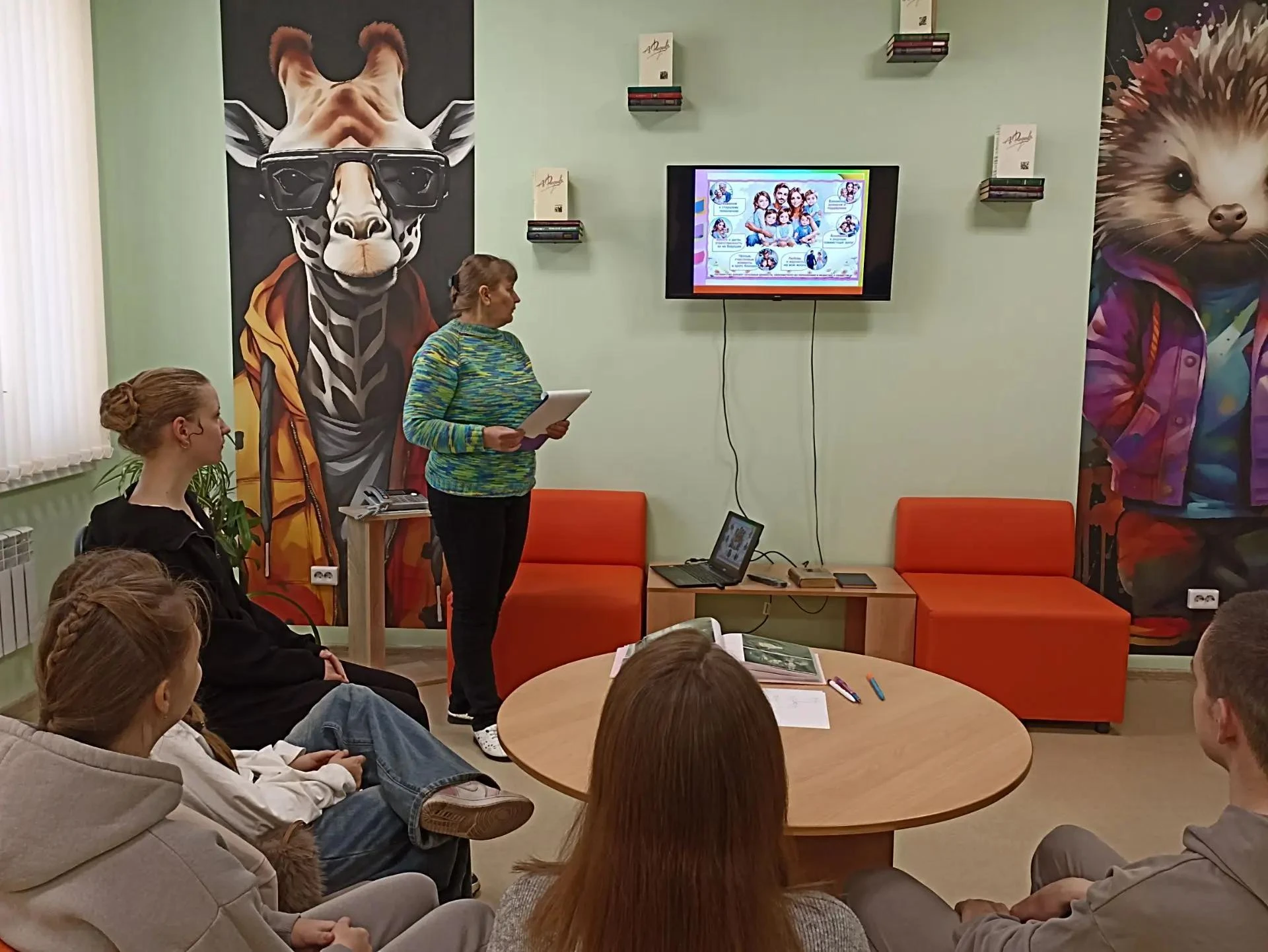 В креативном пространстве «КнигТок» была проведена познавательная программа «Семья трад...