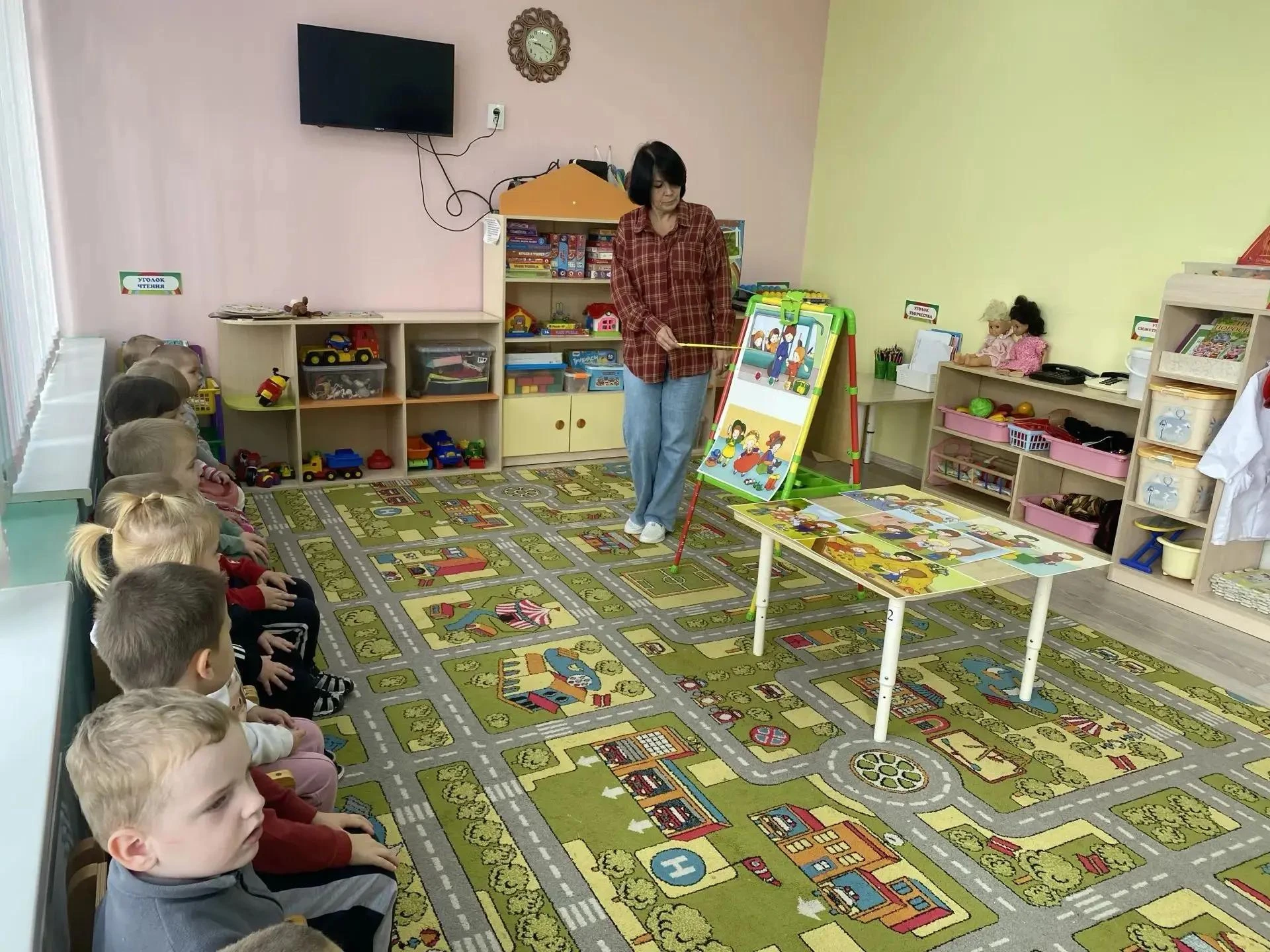 В средней группе прошло тематическое занятие " Безопасность в быту".