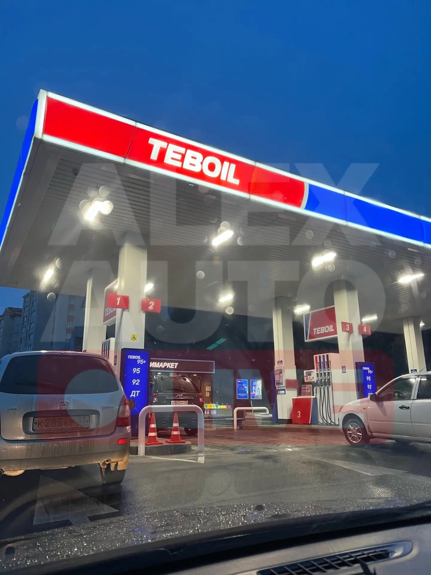 На Teboil в наличии АИ-92, 95+ и дизель. Очередь. Актуальное на 7:30. Лимит 20 литров.