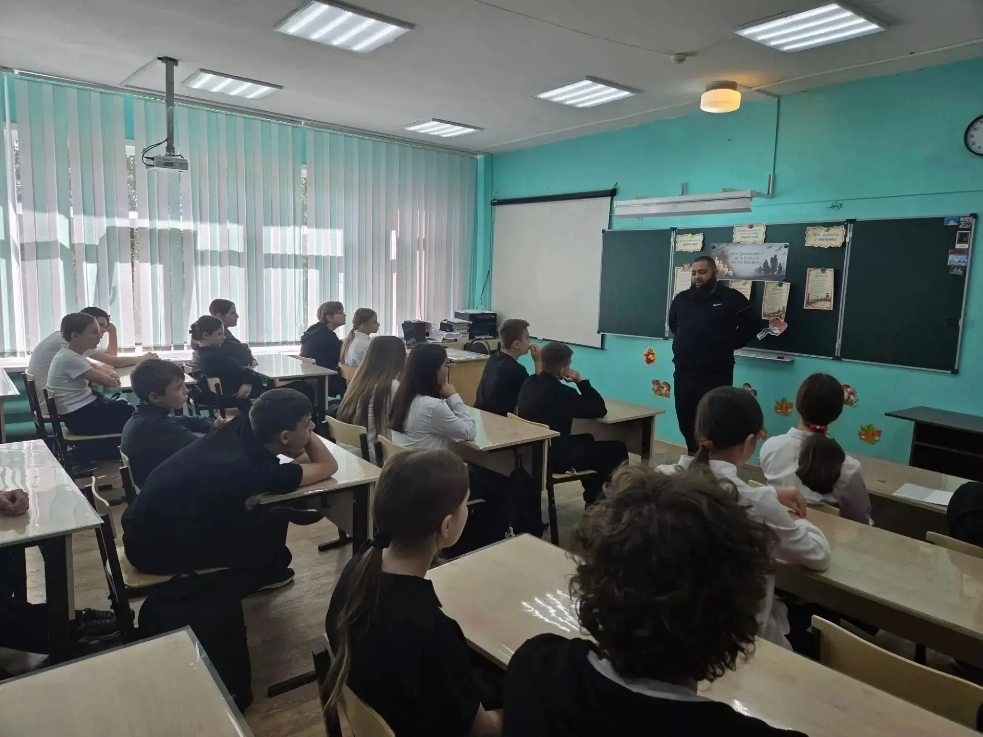 В 7а классе  состоялась встреча учащихся с участником специальной военной операции Голы...