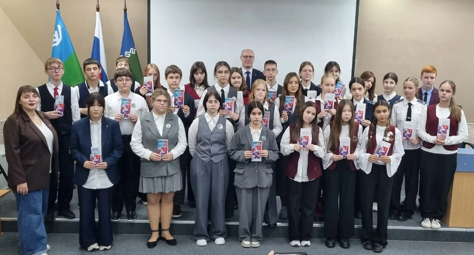 ✨ Двадцать восемь юных горожан получили паспорта