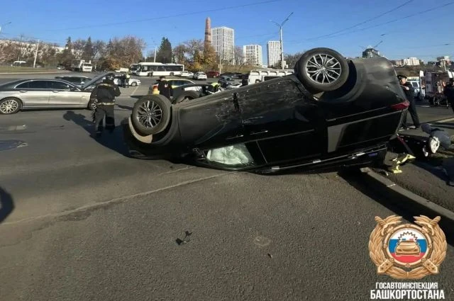 Три человека пострадали в Уфе при столкновении Kia, Mercedes и BMW