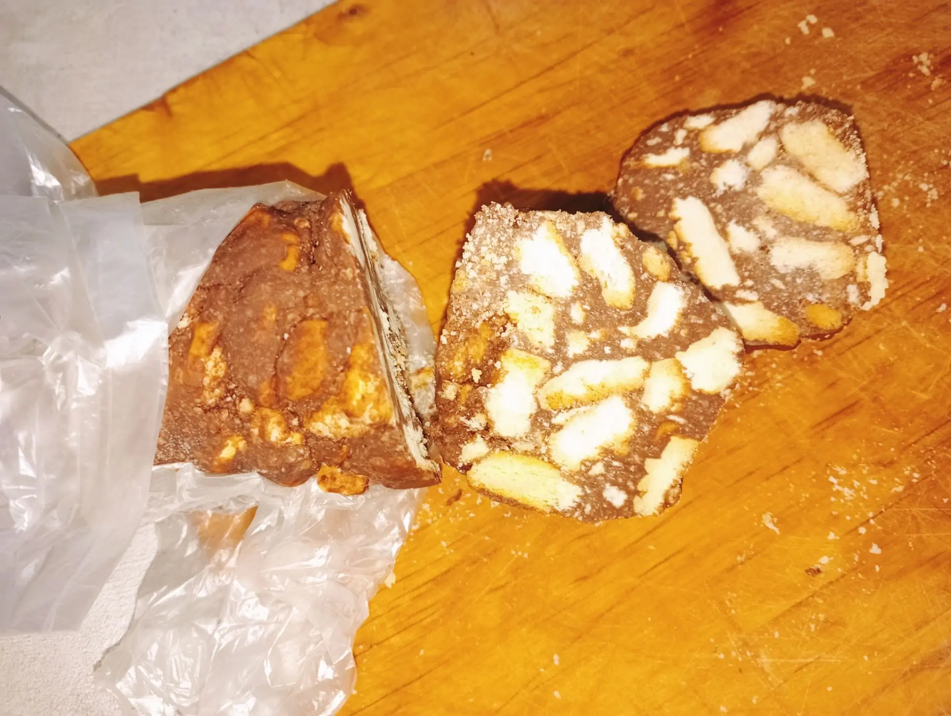В школе будет День народного единства, мне выпала честь выбрать, купить и нарезать лент...