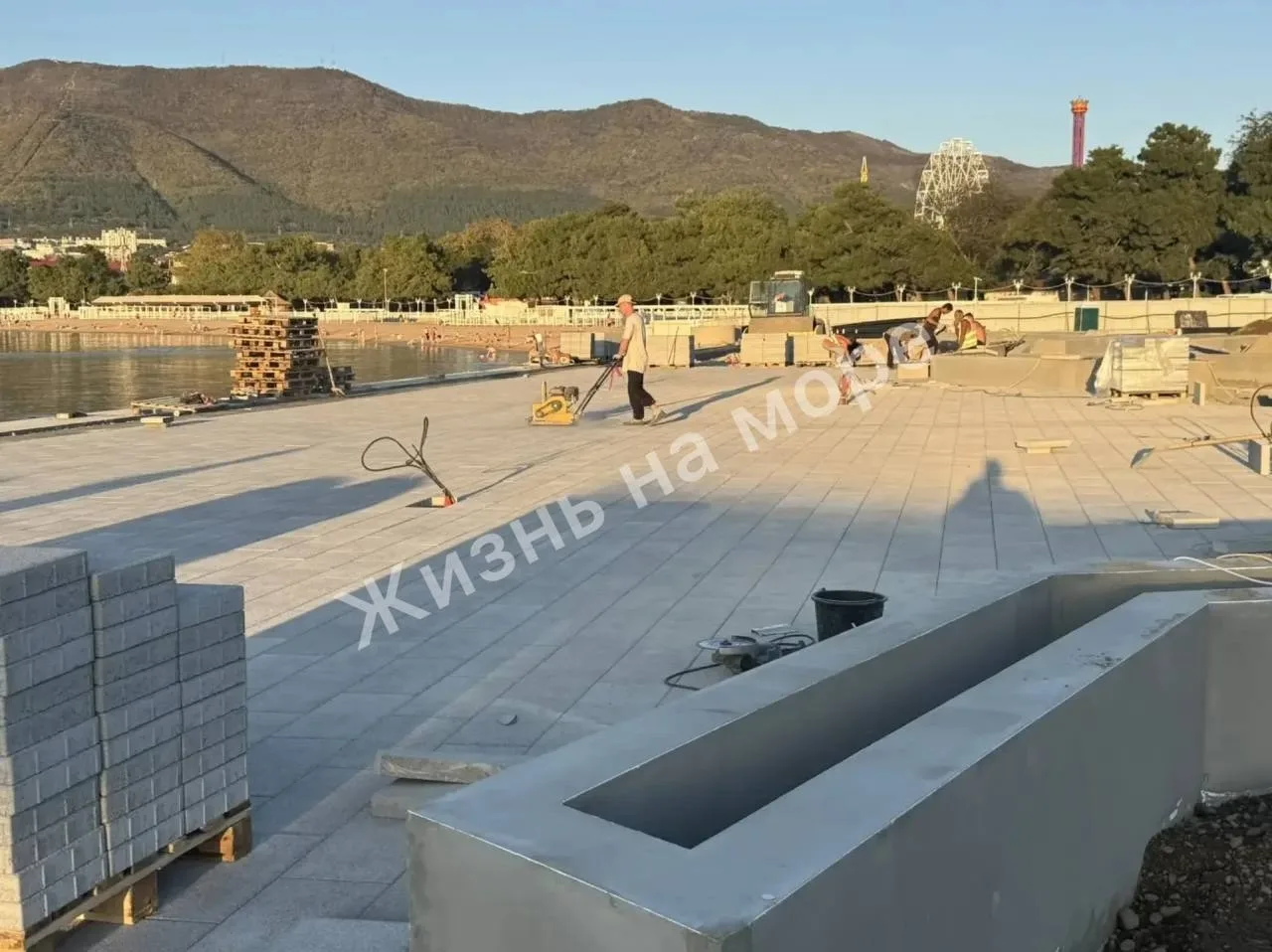 На Курзал в Геленджике на помощь прислали строителей с другой 🪐 планеты, нанотехнологи...