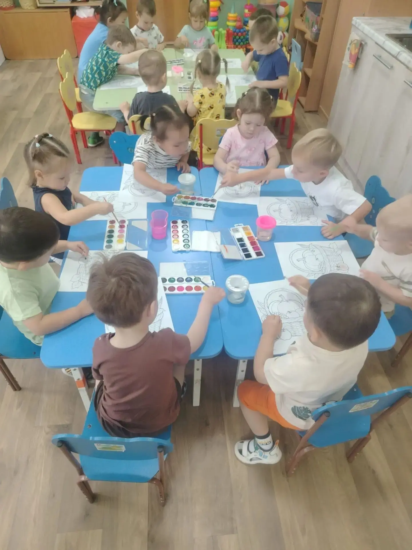 🎨🧺 «Корзина с овощами»: наши малыши — настоящие художники!